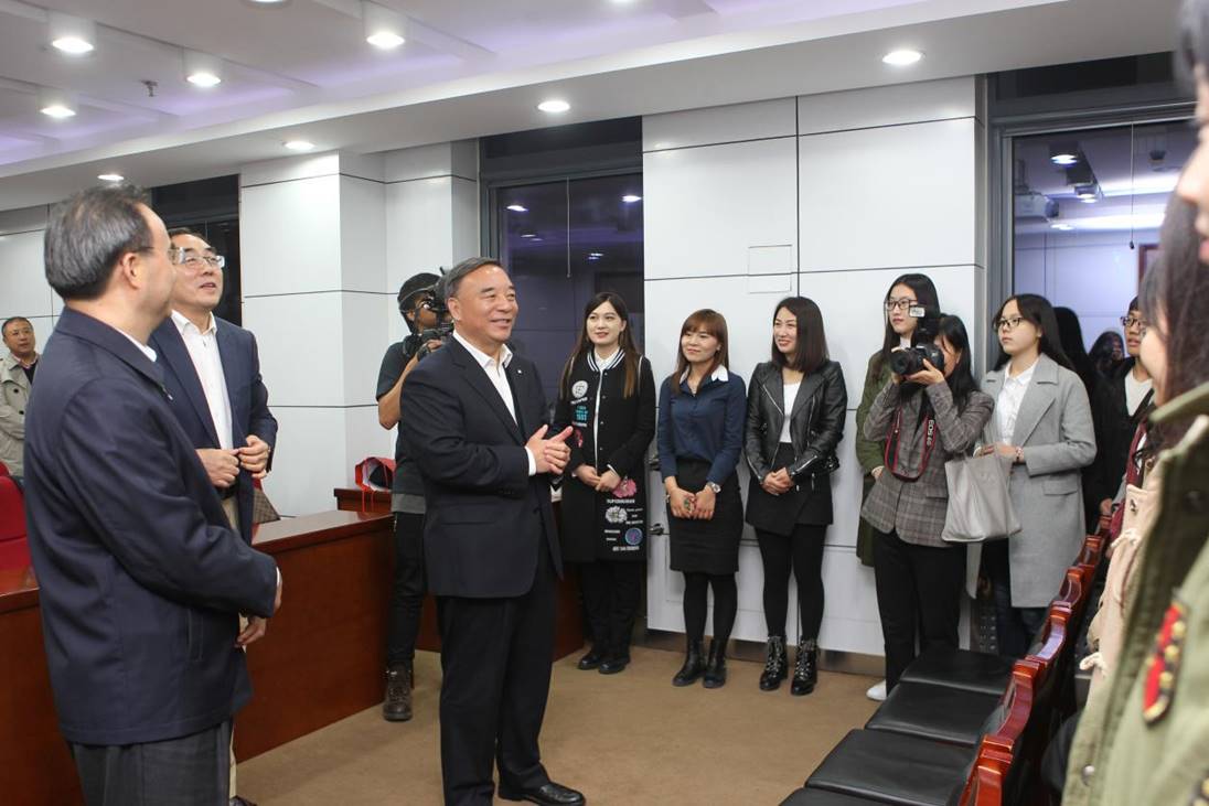 蓟门法治金融论坛嘉宾与英国365集团网站员工代表见面会暨论坛首次在线直播成功举办