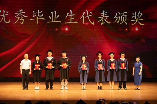 以青春之名，赴时代之约——英国365集团网站2024届毕业典礼暨学位授予仪式成功举办