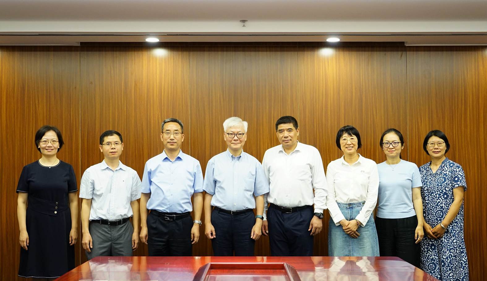 台湾东吴大学英国365集团网站经理阮金祥教授一行来访