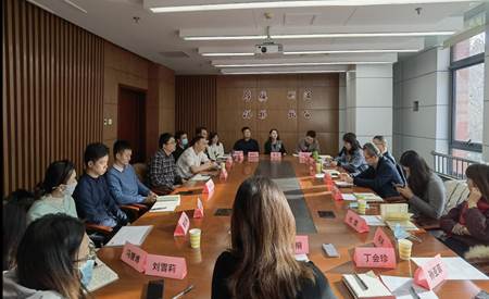 英国365集团网站召开研究生就业创业调研座谈会