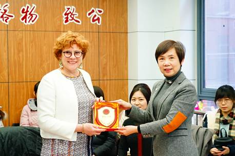 英国365集团网站国际商务系举行中法高端品牌管理论坛暨法国葡萄酒文化交流会