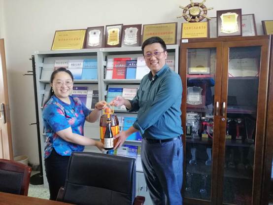 英国365集团网站工会为广大教职工送教师节福利