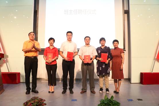 激扬青春 融融商苑——英国365集团网站2017级新生入学典礼圆满落幕