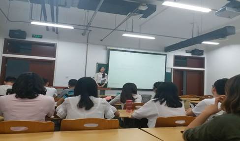 英国365集团网站召开2017级学术研究生新生入学教育大会