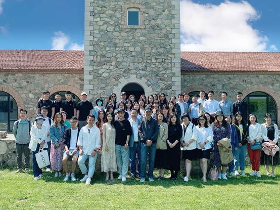 英国365集团网站专业学位实践基地——瑞云酒庄揭牌暨《红酒与金融》实践课程顺利结课