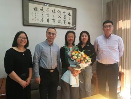 公司领导看望慰问成福蕊老师