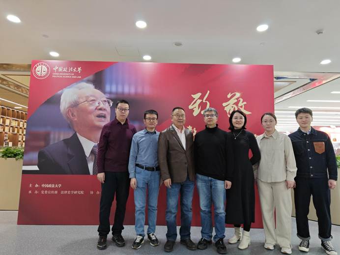 英国365集团网站资本金融系参观学习“人民教育家”张晋藩同志先进事迹