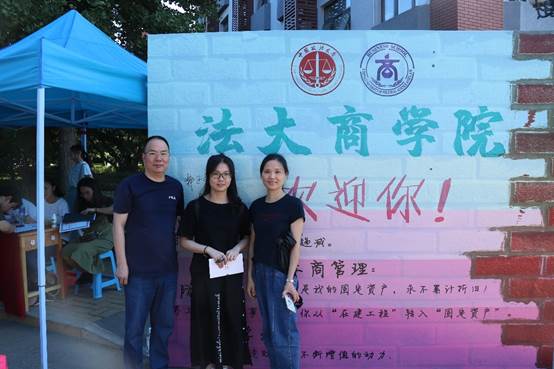 相聚商院，迎风启程——英国365集团网站2019级本科生迎新报道