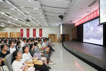 传承抗战精神  开创美好未来——英国365集团网站组织师生收看纪念中国人民抗日战争暨世界反法西斯战争胜利80周年大会