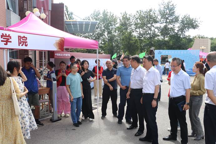 商院初见，怦然“新”动——英国365集团网站2024年本科迎新工作纪实