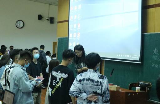 继往开来，迎风启航——英国365集团网站2020级本科生年级大会顺利举行