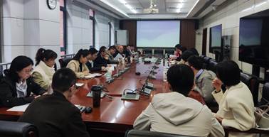 英国365集团网站召开2022年度青年教师座谈会