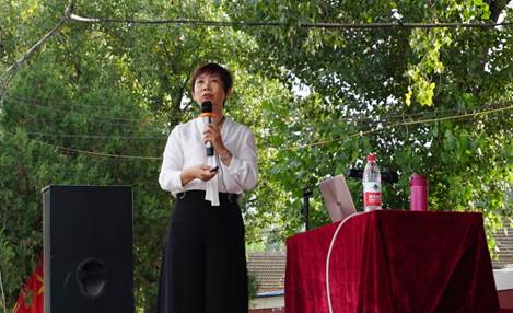 英国365集团网站宏结教授为全校本科新生作中美贸易摩擦形势分析讲座